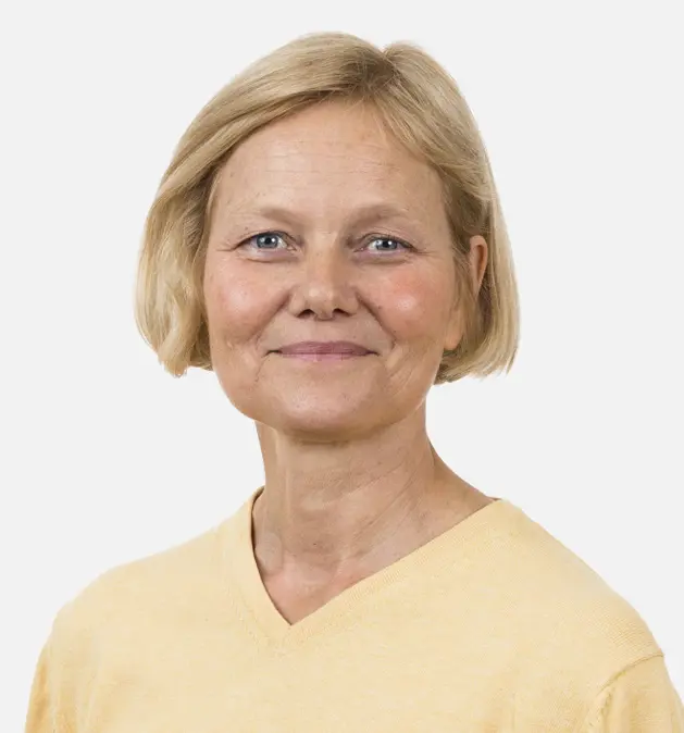 Christina Ragsten - Smiling woman with short blond hair wearing a yellow sweater against a white background.
